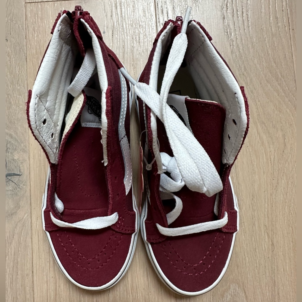 NWT Kids Vans size 11.5 US